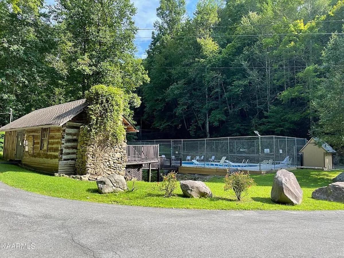 Hawks View Gatlinburg Mountain Cabin Exterior photo