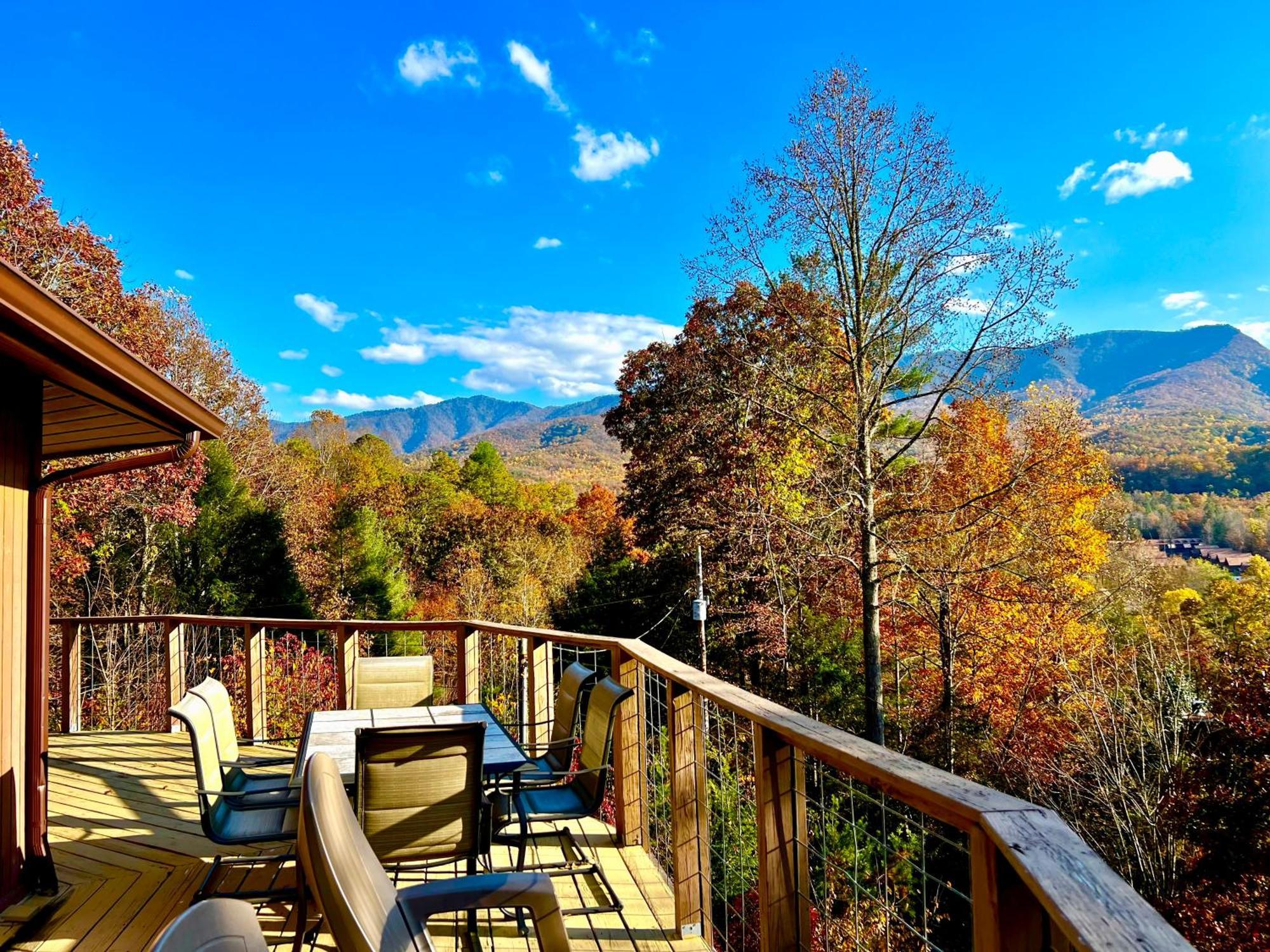 Hawks View Gatlinburg Mountain Cabin Exterior photo